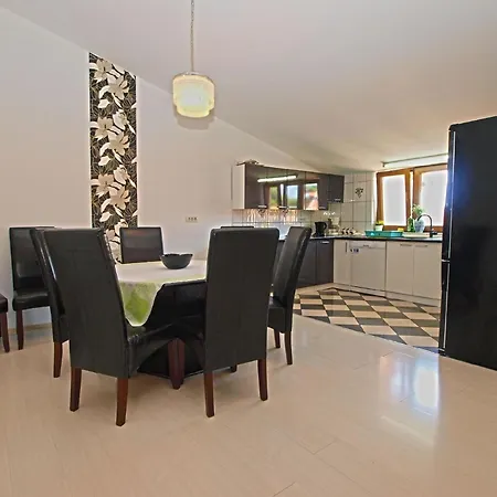 Fuer 6 Personen Ca 170 Qm In Fazana, Istrien Istrische Riviera Фажана