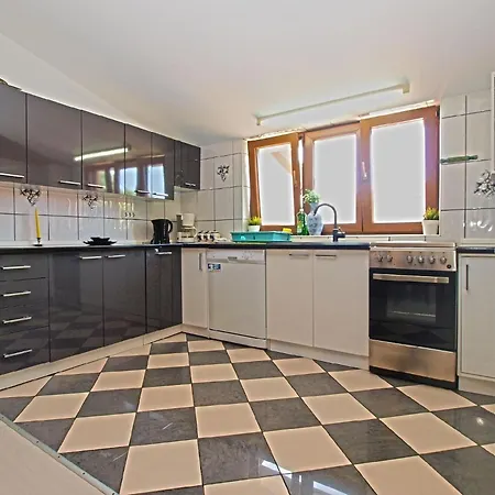 Fuer 6 Personen Ca 170 Qm In Fazana, Istrien Istrische Riviera Фажана